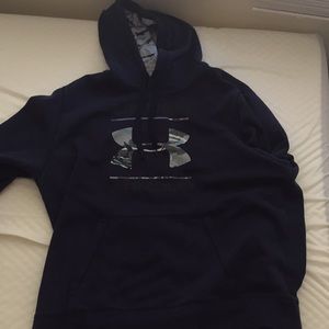 Navy blue under armor sweatshirt